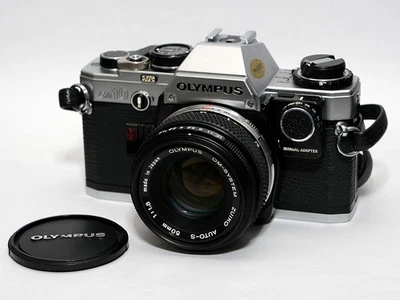 Fotocamera Olympus OM10 con Zuiko 50mm f 1.8 e manual adapter - Immagine 1 di 4