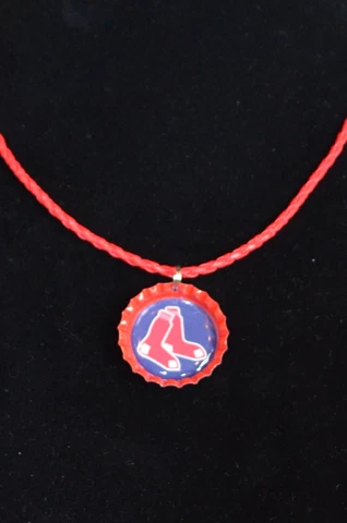 Boston Red Sox 18" Bottle Cap Necklace - NEW Cover