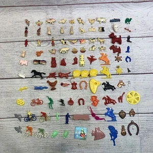 100 Celluloid Plastic Charm Pendant Rare Gumball Cracker Jack 1940s 40s 50s 60s - Picture 1 of 13