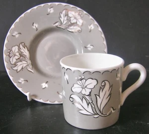 A WEDGWOOD ''LADY JANE '' PATTERN COFFEE CAN & SAUCER, S310, c.1927 - Picture 1 of 3