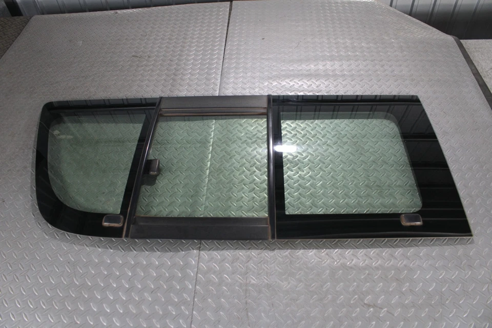 MK5 H200 HIACE TRH214W 2004- Toyota OEM JDM RHD vidrio trasero segunda fila lado izquierdo Foto 1 de 4