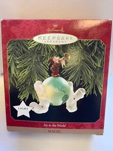 1997 Hallmark Keepsake Ornament Joy To The World Magic Lights Elf Christmas - Imagen 1 de 4
