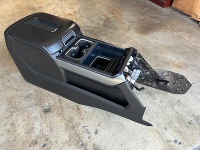 2016 - 2019 CHEVY SILVERADO GMC SIERRA CENTER FLOOR CONSOLE BLACK  16 17 18 19 - Image 1 of 4