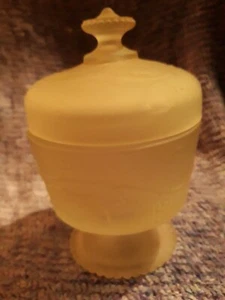 Avon Milchglas geprägtes Traubenglas top leer - Bild 1 von 1