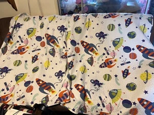 Jungen Tagesdecke & 2 Shams von Raumschiffen, Planeten, Raketen und mehr!! Größe 86x86“ - Bild 1 von 6