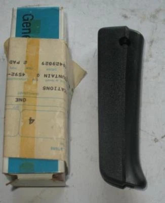 NOS 1987-90 CHEVROLET BERETTA CORSICA PARK BRAKE APPLY LEVER HAND GRIP 10087740 - Image 1 of 2