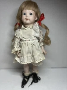 Muñeca de porcelana vintage Bisque Google ojos de vidrio azul 165/10 Pamela totalmente articulada - Imagen 1 de 11