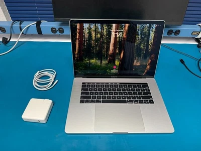 Apple MacBook Pro 15 pulgadas 2018 2,2 Ghz Intel I7 16 GB 250 SSD A1990 Foto 1 de 4