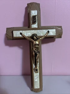 VINTAGE 13” WOOD CRUCIFIX CROSS OF JESUS Pearlesque INLAY 2 Piece Hang & Candles - Bild 1 von 3