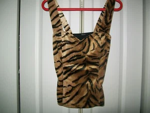 FUNKY ANIMAL FURRY PRINT SWEETHEART NECK TOP--BY VERMONT--SM - Picture 1 of 2