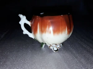 Three legged decorative cup - Picture 1 of 4