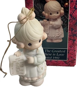1992 Precious Moments But The Greatest of These Is Love Ornament Kind Weihnachtsmann - Bild 1 von 2