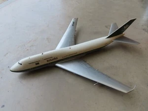 Modelo de avión de agente de viajes vintage 55 cm Boeing 747-368 Saudi Airlines de Arphil - Imagen 1 de 19