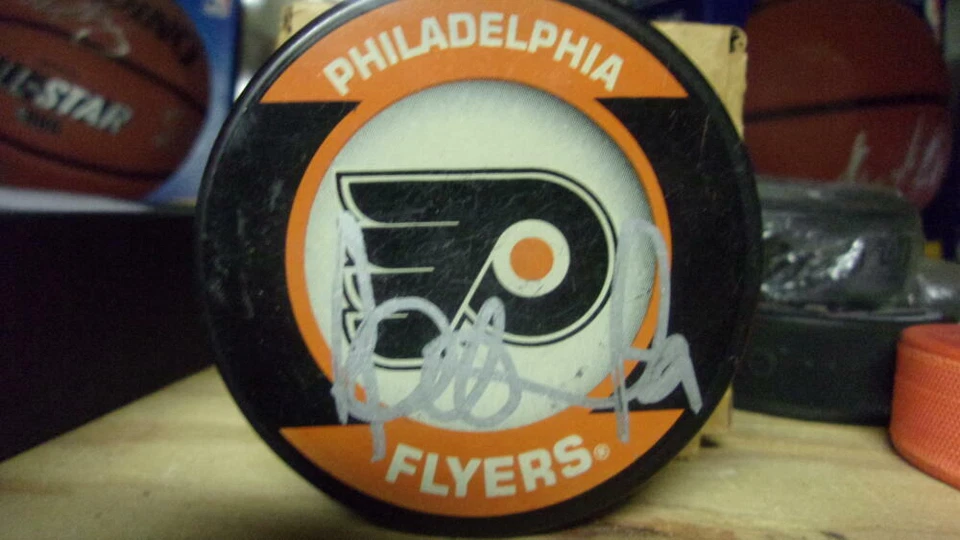 Ray Emery Philadelphia Flyers signed Logo Puck COA  - Image 1 of 1