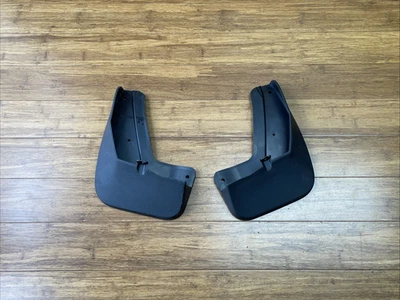 Juego de 2 protectores contra salpicaduras delanteros izquierdo y derecho Volkswagen Tiguan 2018-2024 OEM Foto 1 de 4