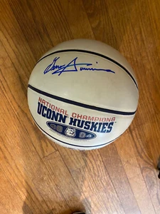 Geno Auriemma Autograph Signed Basketball UConn Huskies  Beckett COA - Picture 1 of 4