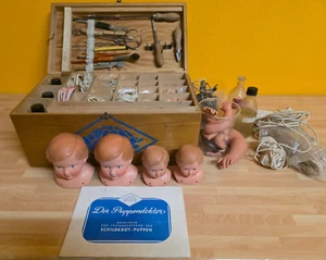 ANTIKER SCHILDKRÖT PUPPEN REPARATUR KASTEN 50ER JAHRE VIEL ANTIKE ERSATZTEILE - Bild 1 von 23
