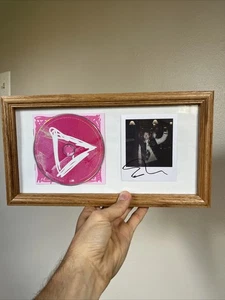 ED SHEERAN FOTO FIRMADA “PLAY” CD ENMARCADO FOLLETO Y DISCO Tamaño 18” X 9” Pulgadas - Imagen 1 de 21