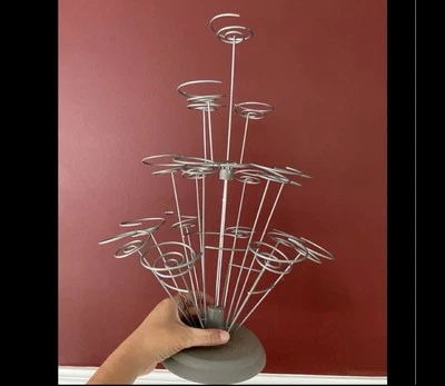 Wilton Cupcake Stand Cupcake Heaven Party Stand tiene capacidad para 18 cupcakes nuevo sin etiquetas sin caja Foto 1 de 4