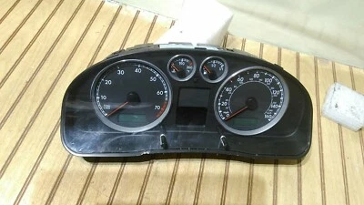 VOLKSWAGEN PASSAT INSTRUMENT GAUGE CLUSTER GAS 264,461 MILES OEM 2004,2005. - Image 1 of 4