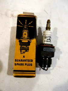 Vintage Gold Medal Unused Spark Plug in Original Box - Picture 1 of 7