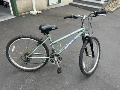 Bicicleta de montaña GT Palomar 26 suspensión completa 21 velocidades bicicleta de montaña Foto 1 de 4