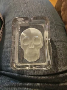 Glow In The Dark Skull Ashtray Glass Heavy Clear - Picture 1 of 6