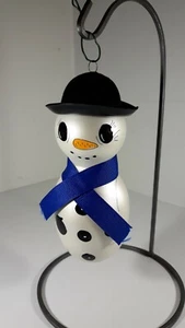 Lella 2002 Weihnachtsschmuck Schneemann schwarze Mütze & blaues Band Schal 6" groß - Bild 1 von 7