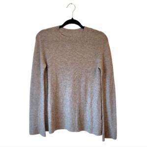 Vince Women's Light Grey 100% Cashmere Bell Sleeve Sweater Size M - Picture 1 of 8