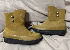 Alegria Boot Tan Suede Size 36 Fleece Inside Side Zip Ankle Boot Design On Front - Picture 1 of 17