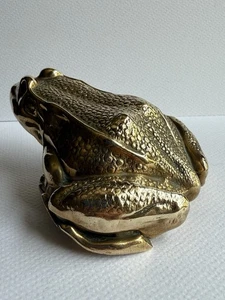 VINTAGE BRASS FROG TOAD FIGURINE. HIGH DETAIL - Picture 1 of 9