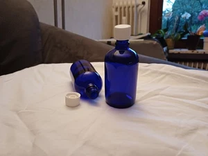 5 Blauglas-Flaschen Apothekenflasche 100 ml Schraubdeckel mit Ausgieß-Einsatz - Bild 1 von 3