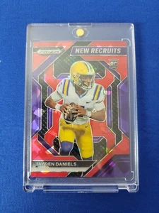 2024 Panini Prizm New Recruits Red Ice Jayden Daniels - NR-JDS - Bild 1 von 2
