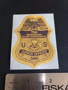 Adesivo decalcomania Dipartimento della Sicurezza Nazionale degli Stati Uniti pellicola oro vintage TSA ritirata - Foto 1 di 7