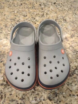 Zueco Crocs Crocband adulto talla 7 mujeres 5 hombres gris, naranja, negro Foto 1 de 4