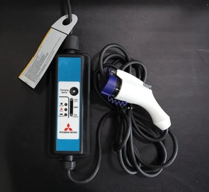 Cargador EV original Mitsubishi Outlander PHEV 120v Yazaki OEM 9482A347 - Imagen 1 de 4