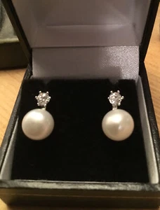 Royal Style Fresh Water Cultured Round Pearl with Cz Earrings 925 Solid Silver - Picture 1 of 10