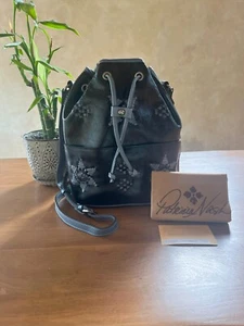 Neu mit Etikett Patricia Nash Brindisi Lederhandtasche mit Kordelzug nachtblau Vintage - Bild 1 von 13