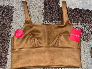 NUEVO CON ETIQUETAS BRALETTE SPANX LONGLINE CUELLO CUADRADO GAMUZA XS Rich Caramel - Imagen 1 de 2