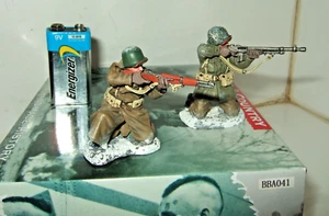 King & Country BBA041 Battle of Bulge, X2 Gi Infantrymen Kneel to Fire in 1:30 - Picture 1 of 3
