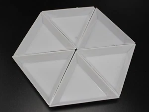 20 bandejas clasificadoras de cuentas triangulares de plástico blanco contenedor de almacenamiento de 75 mm para artesanía - Imagen 1 de 7
