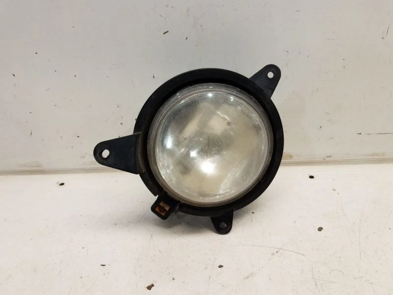 Luz antiniebla izquierda para conductores Kia Sorento 2003-06 - montada en parachoques Foto 1 de 3