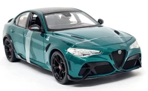 Burago 1/18 - Alfa Romeo Giulia GTA Quadrifoglio Green Diecast Scale model car - Picture 1 of 6