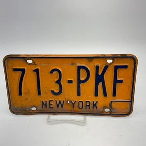 New York Passenger NY Nummernschild Anhänger orange blau gold 713-PKF - Bild 1 von 2