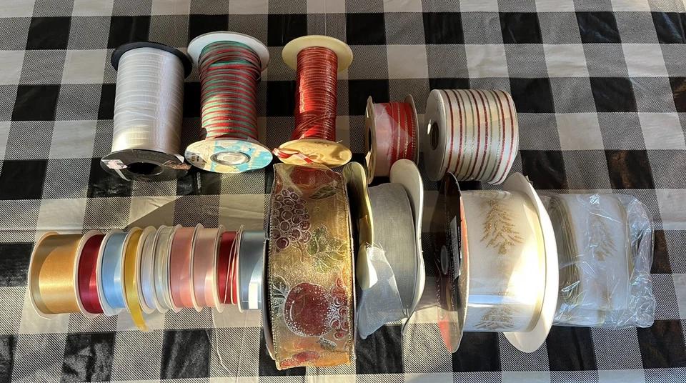 Lot of 18 Christmas Decorative Ribbon Curling Nylon Vintage Used - Imagem 1 de 4