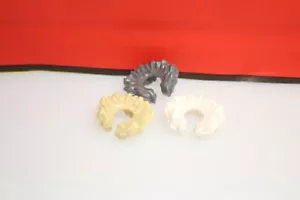 Lego 3 Stück hellbraun weiß grau Wikinger Minifiguren Hals Fell Kragen/Vogelnest - Bild 1 von 3