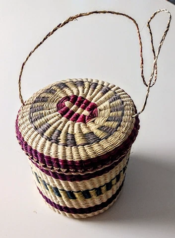 Woven Striped Straw/Rattan Basket/Barrel Tote with Lid, Woven String Strap ~ 6" Cover