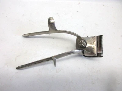 Vintage John Oster MFG. Hand Held Hair Trimmers Clippers Model #105 USA, works - Image 1 of 4