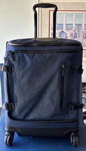TUMI Tahoe Edgewood Continental 22" Carry-On Spinner Blue Pre Owned - Picture 1 of 7