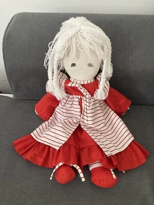 Poupée de chiffon Mundia vintage cheveux en laine blanc robe rouge 47 cm - Photo 1/4